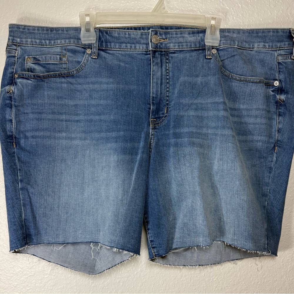 Torrid Perfect 10" Bermuda Denim Shorts Blue Plus Size 24 Vintage Stretch